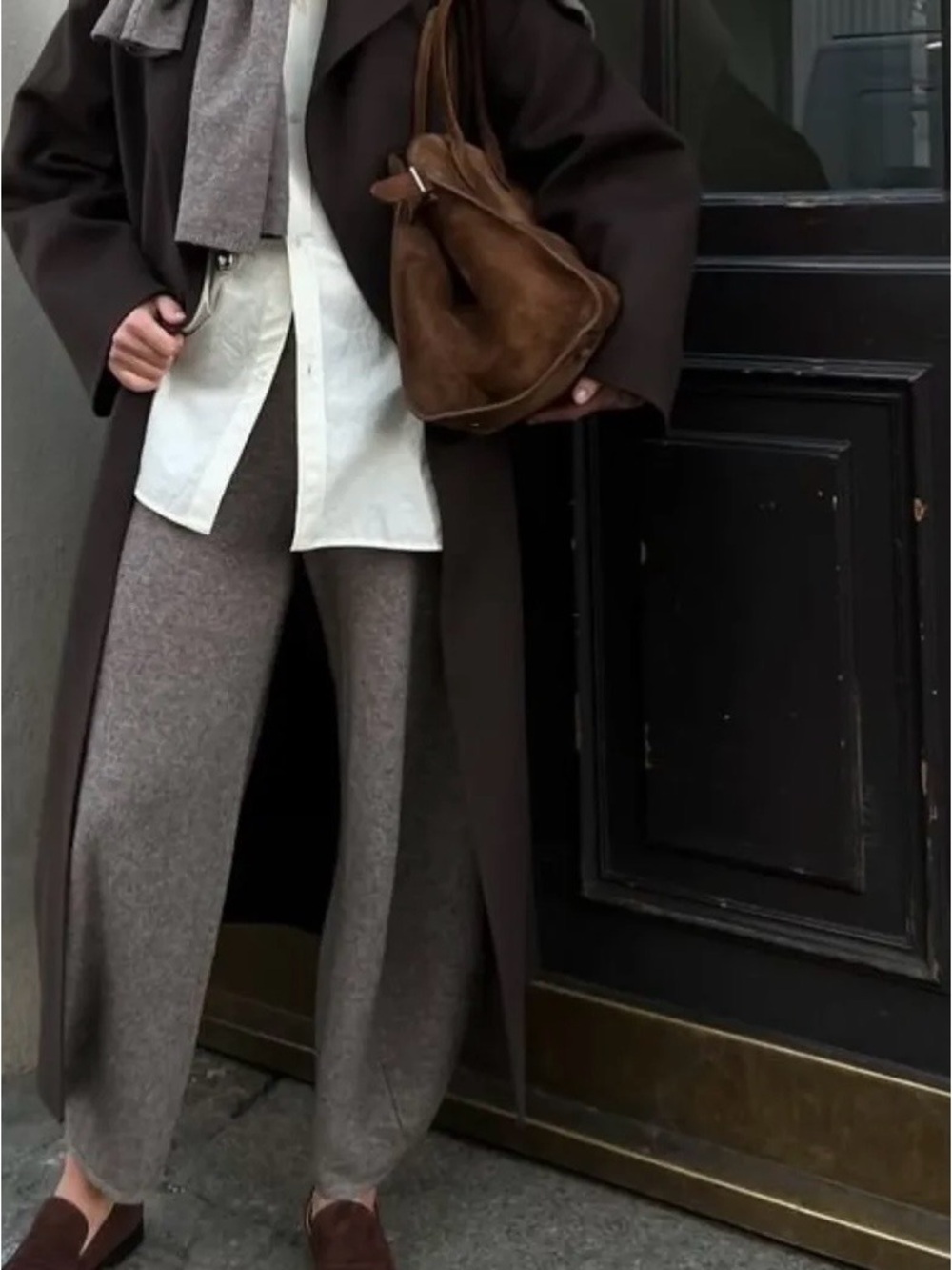 REFORMATION
Seraphina Suede Tote - Espresso Suede - Picture 9 of 10